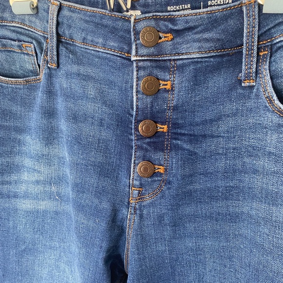 Old Navy - High-Waisted Skinny Jeans (Tall) - Picture 2 of 8